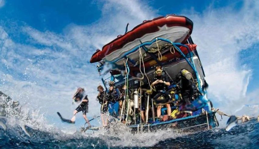 sea-boat-diving : water activities in andaman